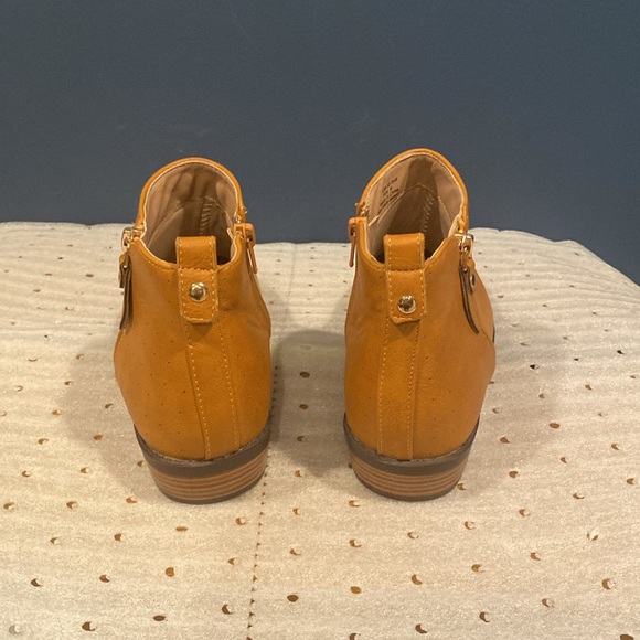 6 Brown Short boots - zippers on both sides - lightly work - Picture 3 of 6